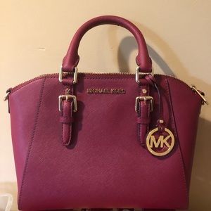 RED MICHAEL KORS BAG